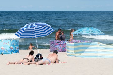 ludzie na plaży