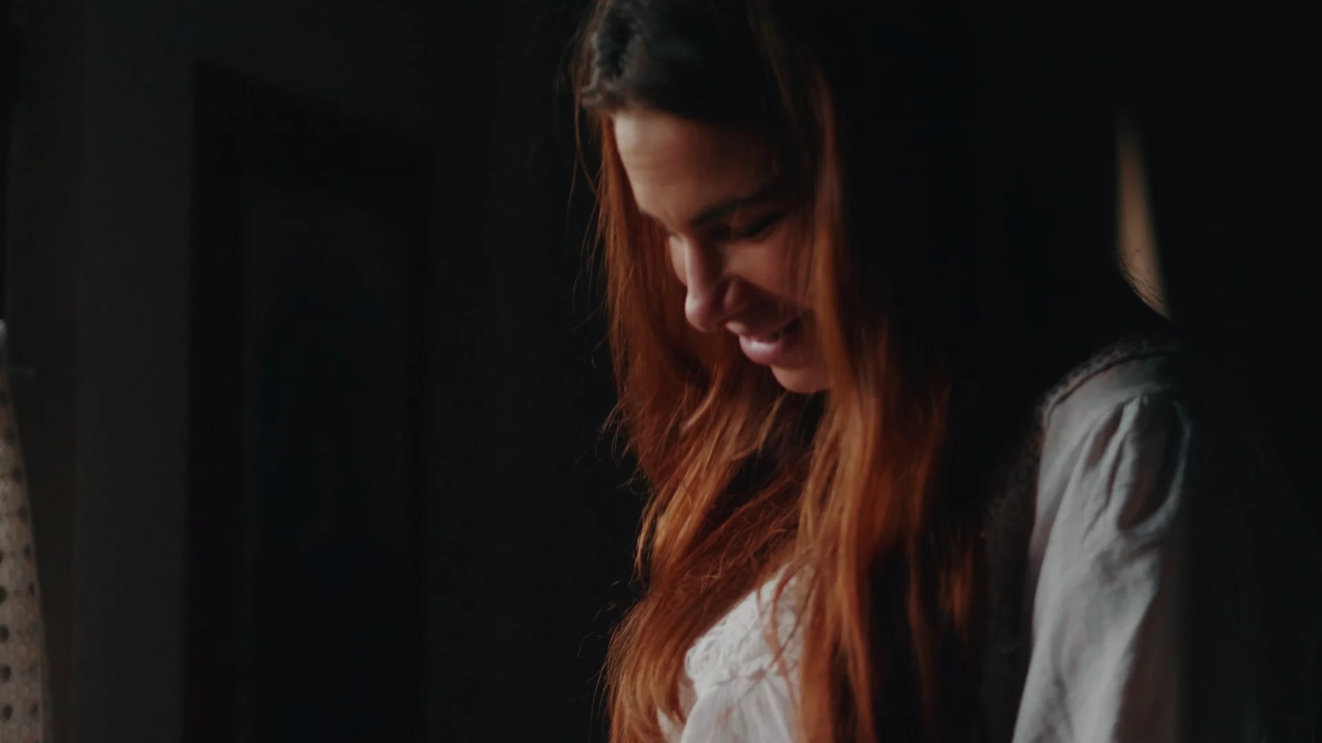 Od alergii po dziwne włosy na brodzie – tak wygląda życie po porodzie. Te mamy mówią o tym wprost