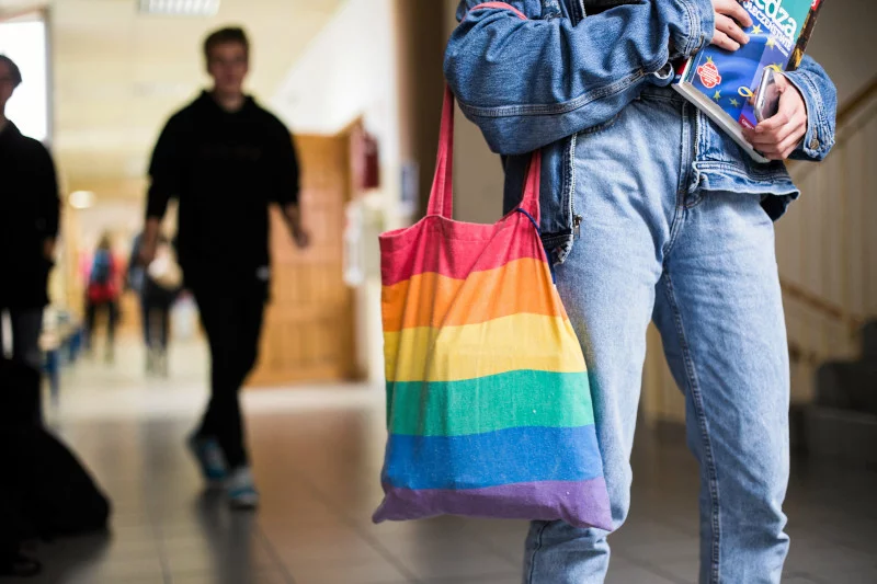 Wykluczenie uczniów LGBTQ w szkole – strach nosić tęczowe ubrania Wykluczenie uczniów LGBTQ w szkole – strach nosić tęczowe ubrania