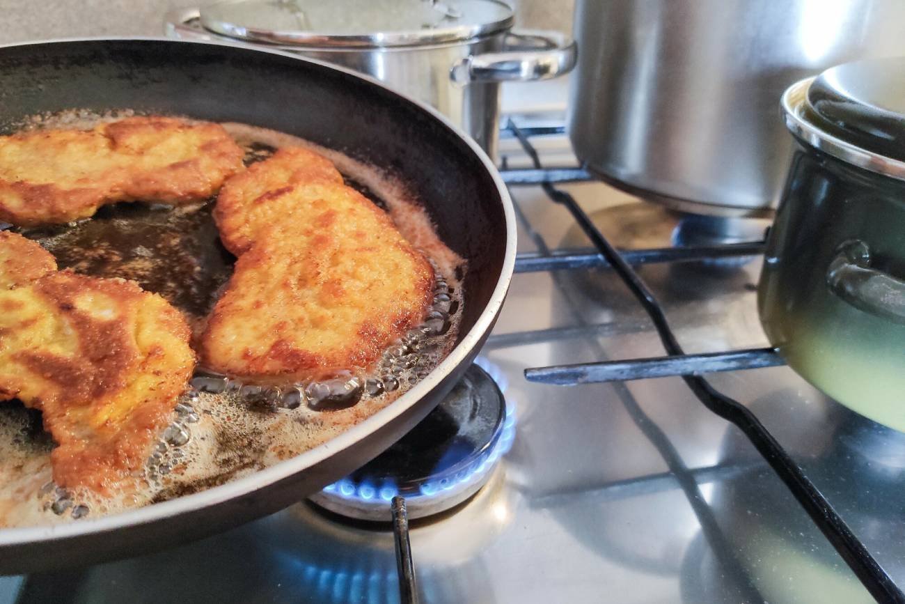 kotlet schabowy, jak rozbić schab na kotlety, idealny schabowy, jak rozbić mięso bez brudzenia