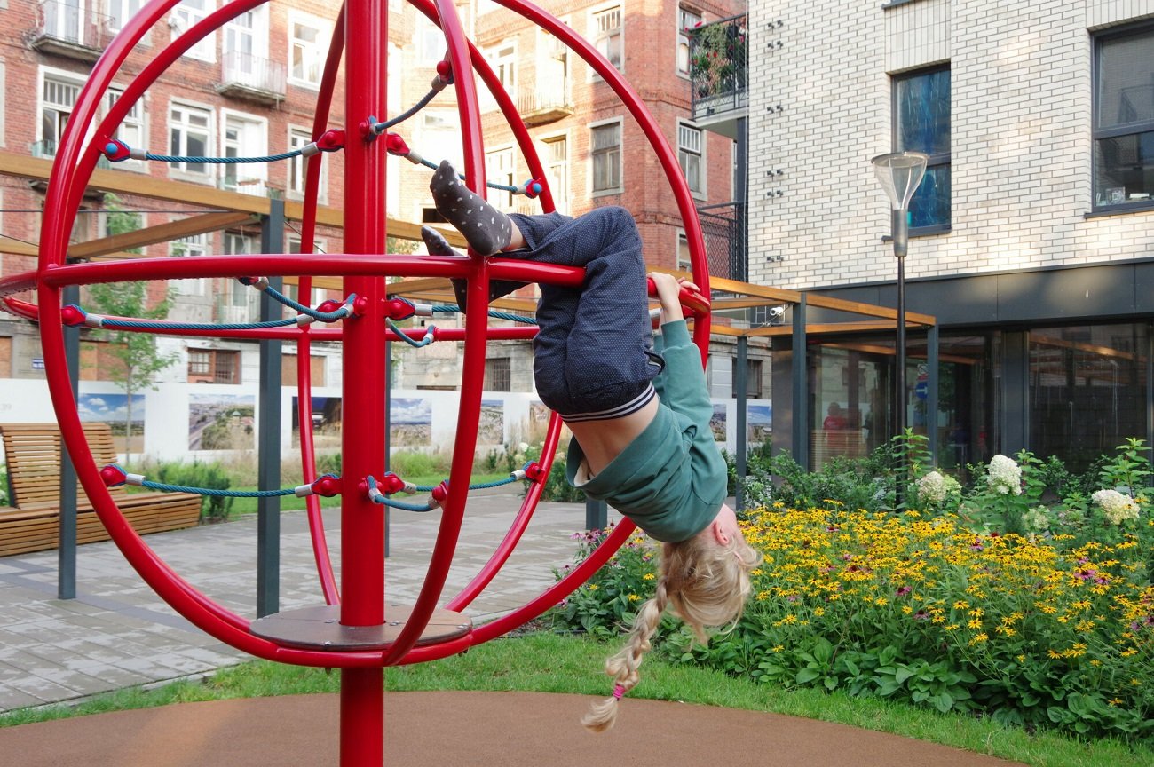 hałas na placu zabaw