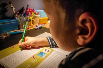 edukacja domowa, co to jest, jak przenieść dziecko do edukacji domowej, edukacja domowa formalności, szkoły przyjazne ed, prawo/podstawa prawna, egzaminy, edukacja domowa szkoła podstawowa/liceum, szkoła w chmurze, ed wady i zalety
