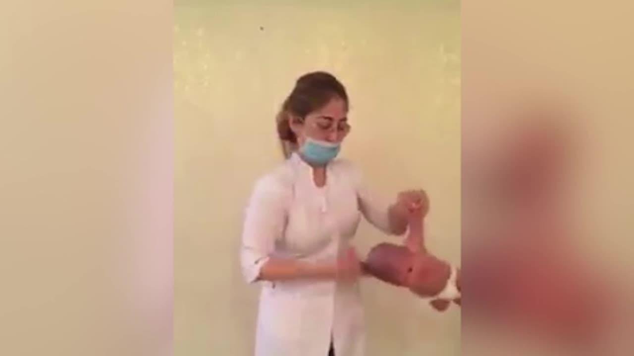 Jak wygląda kontrowersyjny masaż niemowląt?