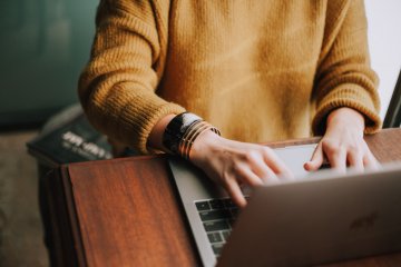 Wpisz w wyszukiwarkę google hasła "uczeń" i "uczennica". Smutne wyniki