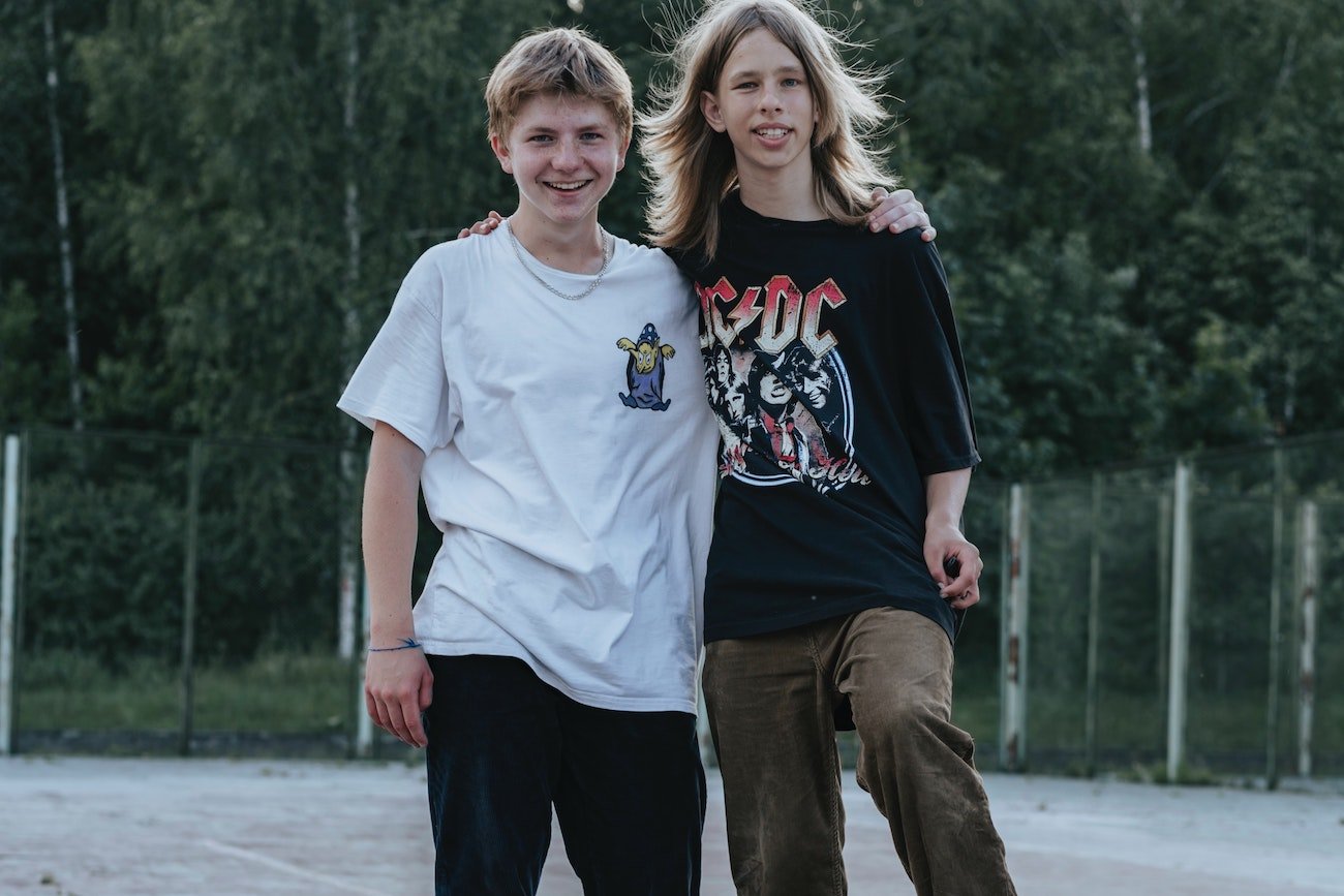 Dziecko pokłóciło się z przyjacielem? Choć serce ci pęka, tej jednej rzeczy nigdy nie rób