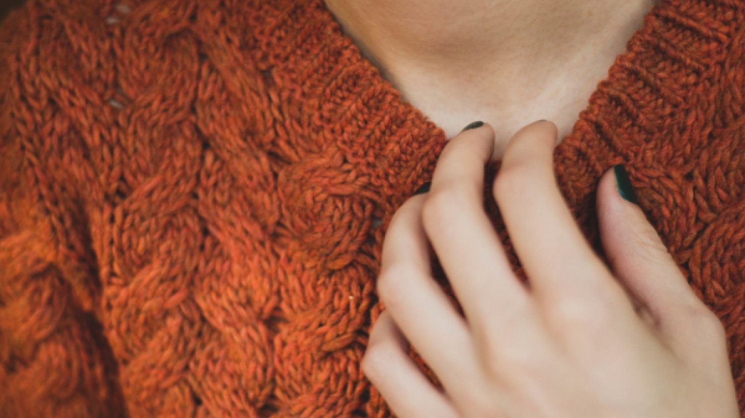 Fot. Pexels / [url=https://www.pexels.com/photo/woman-pullover-fashion-clothes-12967/]Valeria Boltneva[/url]/[url=https://www.pexels.com/photo-license/]CC0 License[/url]