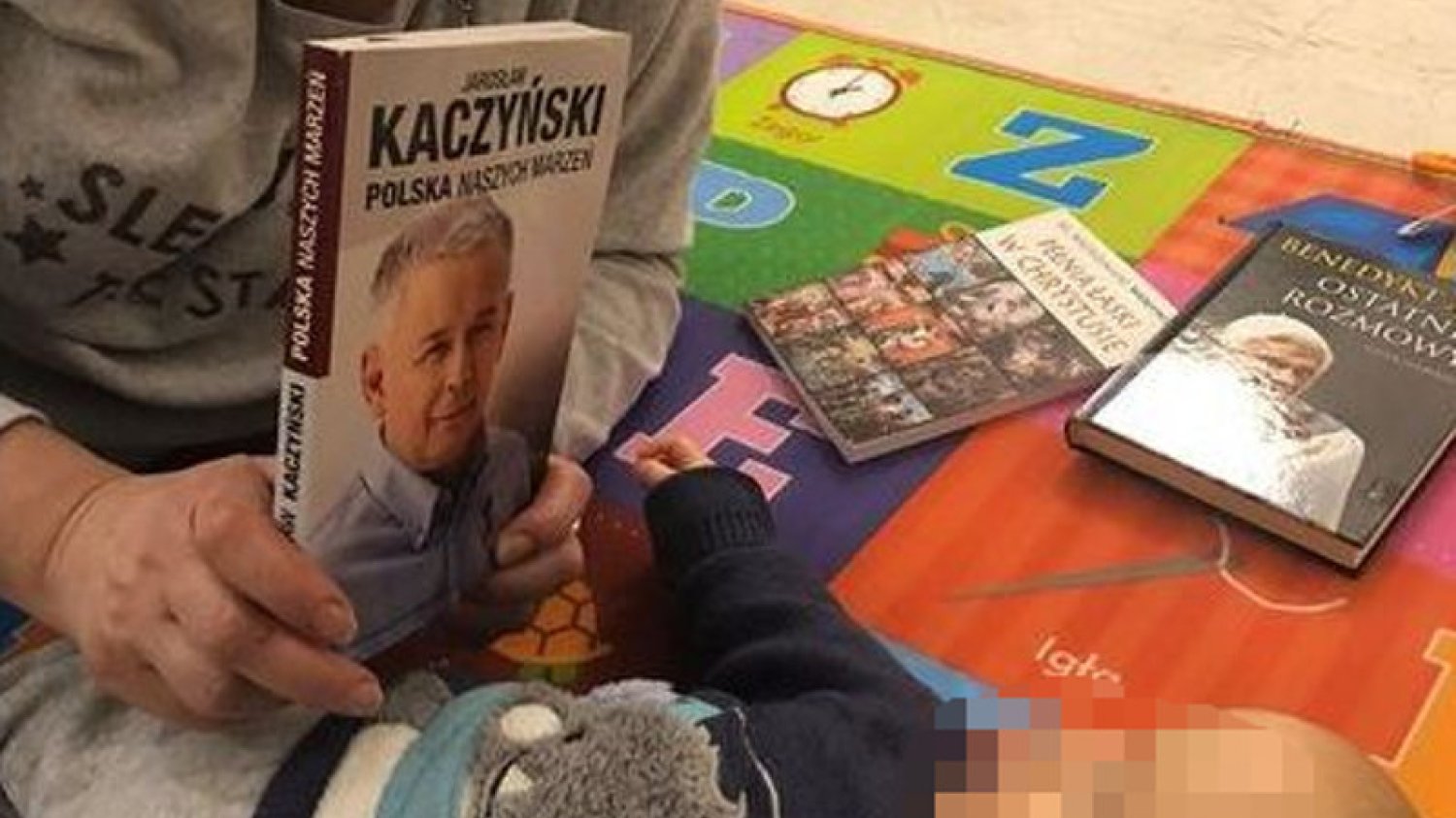 Posłanka PiS Izabela Kloc z wnukiem