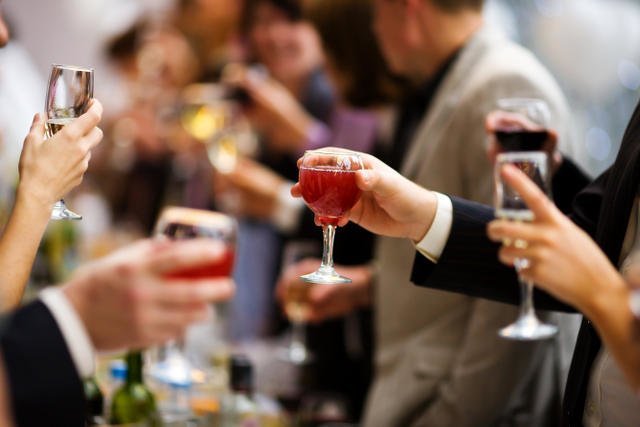 Wierzysz, że filiżanka kawy przywróci trzeźwość umysłu i pokona kaca? To błąd