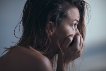 Matczyne wyrzuty sumienia mają siłę ściągania nas w "dół".