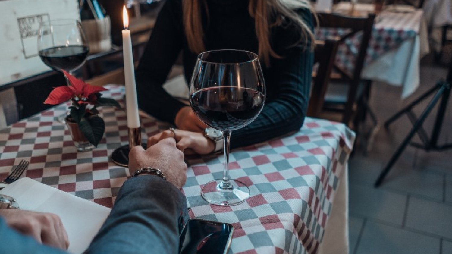 Alkohol a depresja i zdrowie psychiczne - kobiety piją coraz więcej