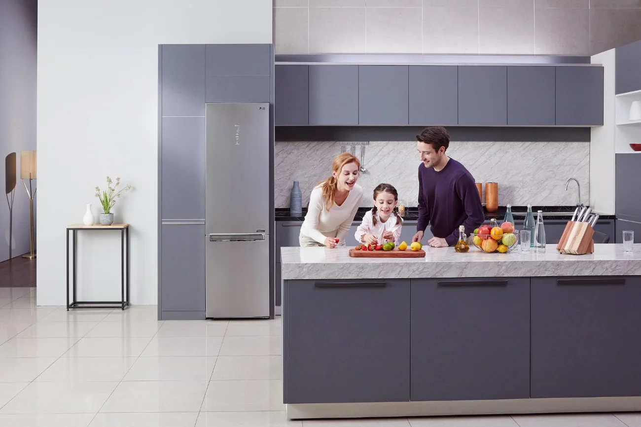 Lodówki LG z technologią Door Cooling+ zapewniają przechowywanym w nich produktom dłuższą świeżość, utrzymując stałą temperaturę, dzięki czemu zużywają mniej prądu