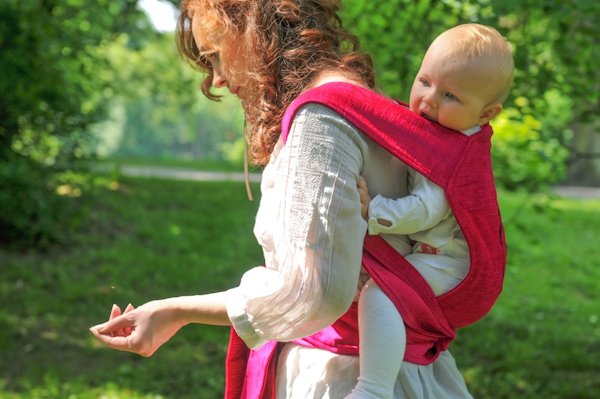 Nosidło typu MeiTai - szczególnie pomocne w noszeniu większych dzieci.