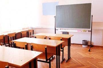 Przezroczyste plecaki miały poprawić bezpieczeństwo