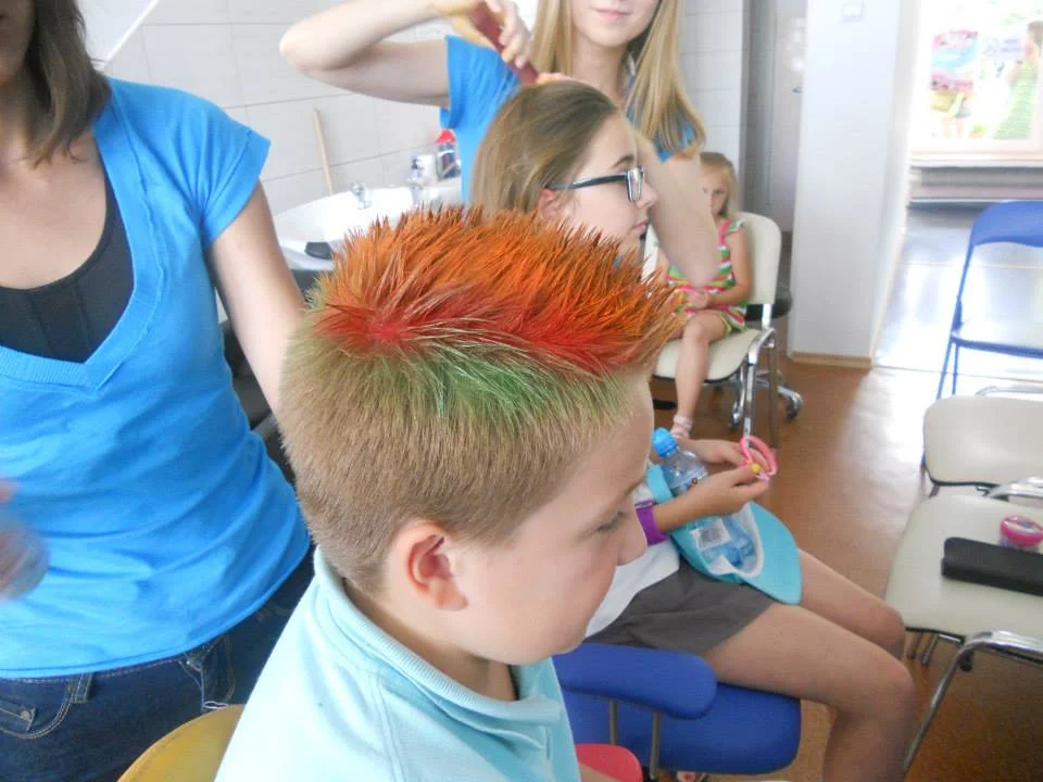 Przykładów niebanalnych dziecięcych fryzur można znaleźć wiele.