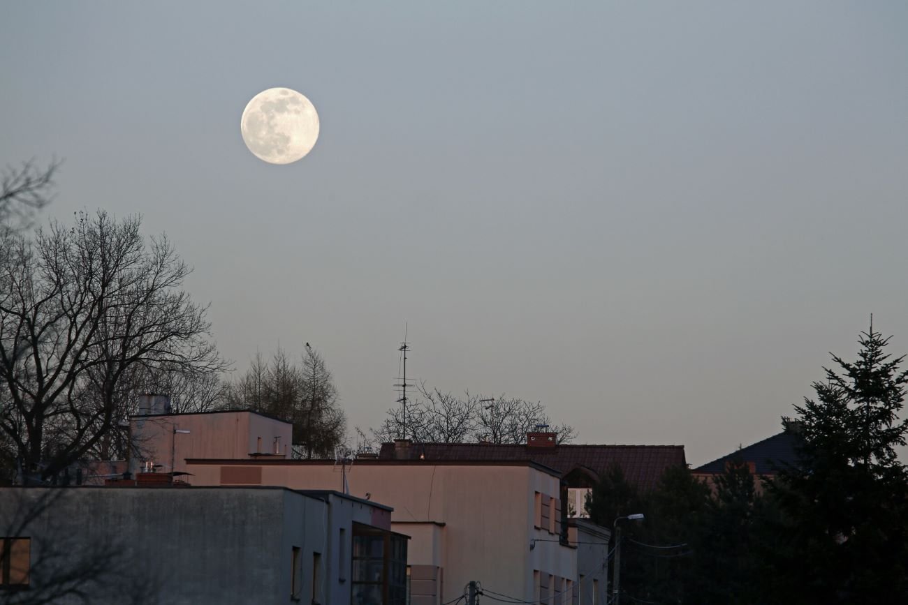 Pełnia Robaczego Księżyca