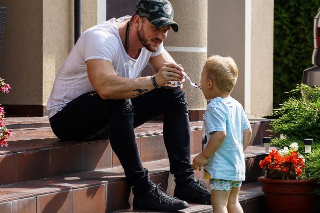 Przychodzi czas, kiedy maluchowi przestaje wystarczać mleko i trzeba pomyśleć nad czymś więcej.