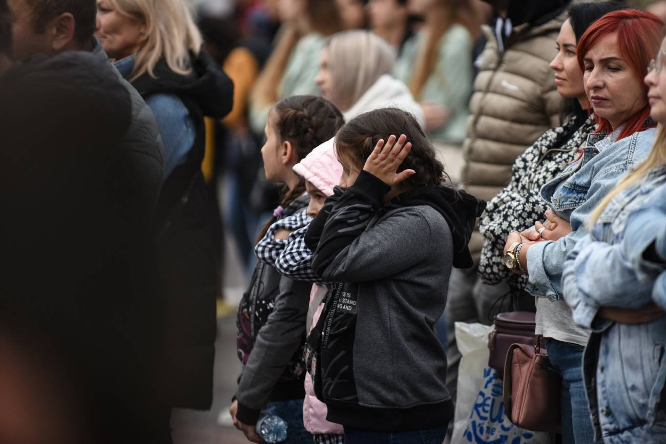 Większego wyciskacza łez dziś nie zobaczycie. Kijowskie dzieci codziennie śpiewają tę piosenkę