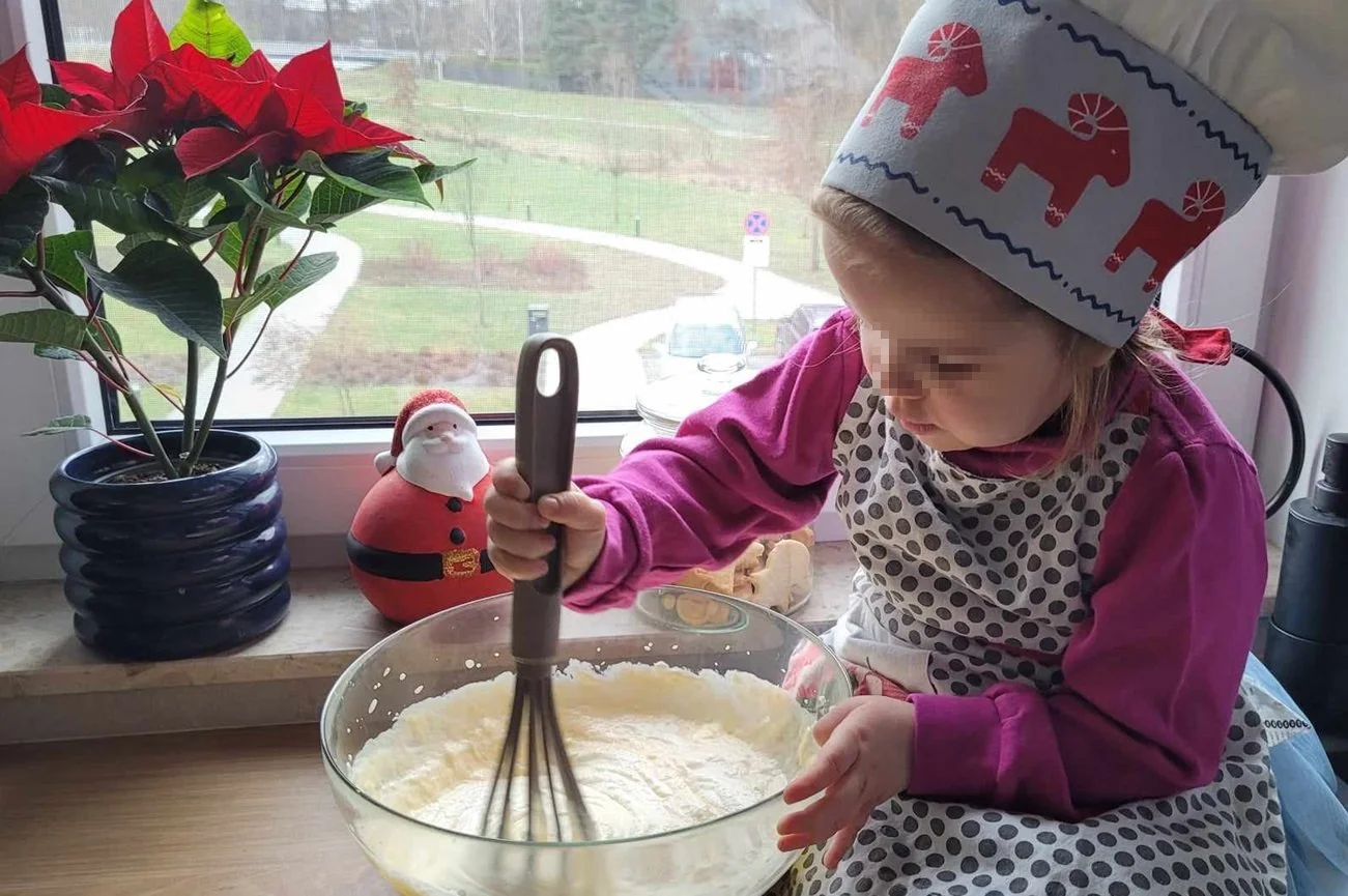 dziecko w kuchni