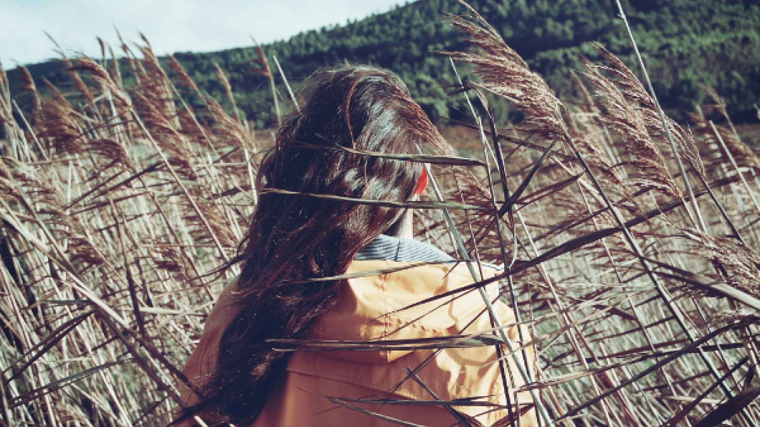 Fot. Pexels / [url=https://www.pexels.com/photo/field-woman-girl-person-7697/]www.lifeofpix.com[/url] / [url=https://www.pexels.com/photo-license/]CC[/url]