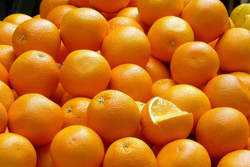 Pomarańcze zawierają witaminę C i kwas foliowy