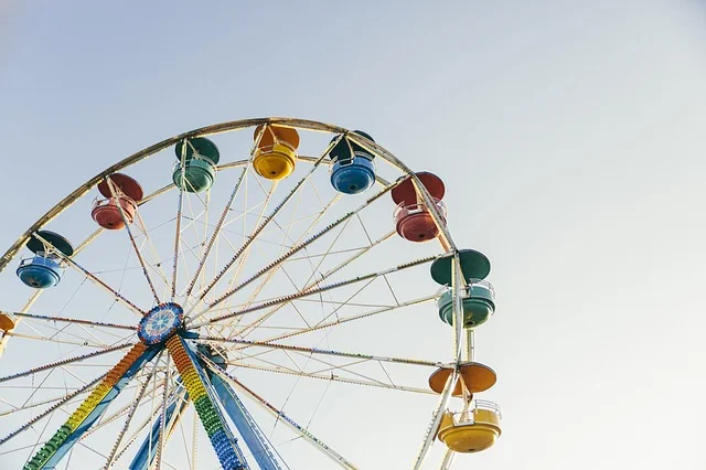 Fot. Pixabay/[url=https://pixabay.com/pl/ferris-ko%C5%82o-rozrywka-park-zabawa-731511/]Unsplash[/url] / [url=http://bit.ly/CC0-PD]CC0 Public Domain[/url]