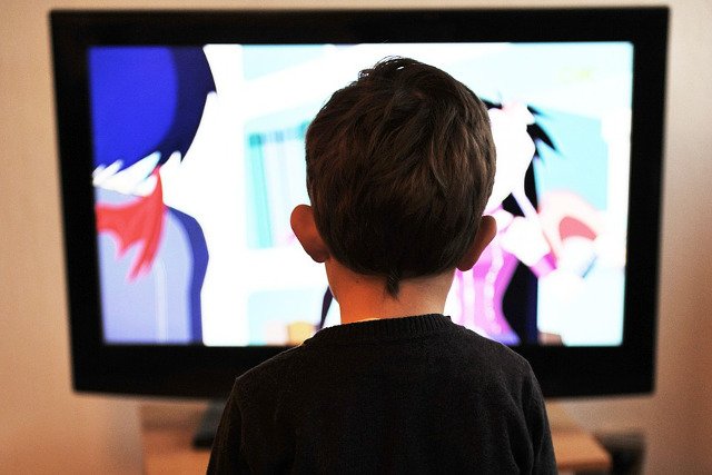 Fot. Pixabay / [url=http://pixabay.com/en/children-tv-child-television-home-403583/]mojzagrebinfo[/url] / [url=http://pixabay.com/en/service/terms/#download_terms]CC0 Public Domain[/url]