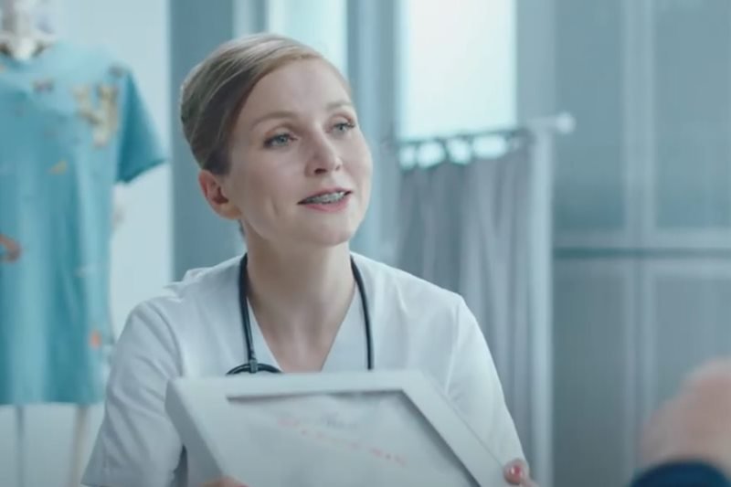 Reklama polskiej odzieżowej marki Medicine przekonuje, że ubrania to terapia na problemy psychiczne