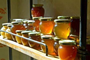 Miód łagodzi obrażenia po połknięciu baterii.
