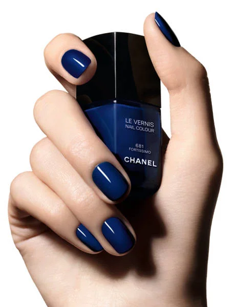 Lakier do paznokci w kolorze Fortissimo z kolekcji Blue Rythm Chanel
