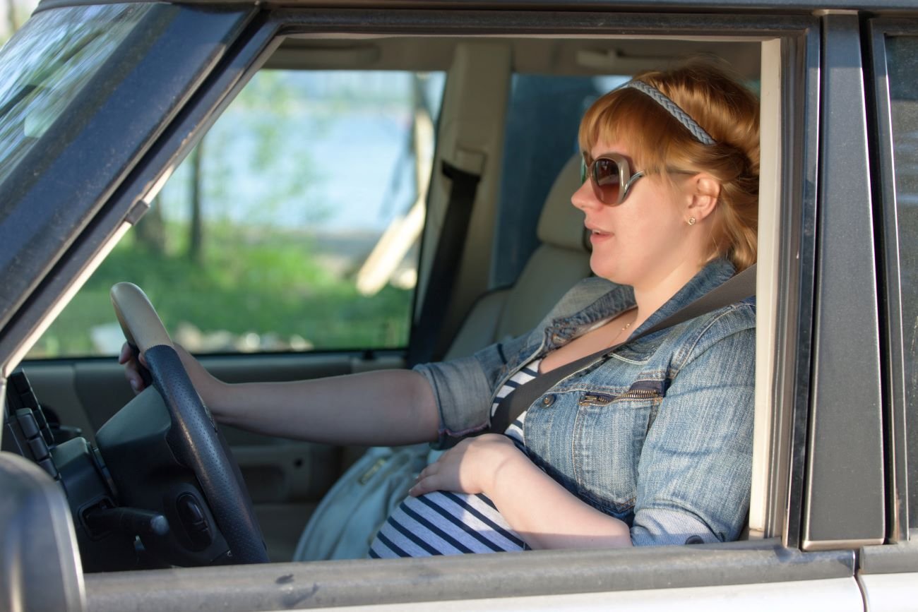 Kobieta urodziła dziecko na poboczu drogi