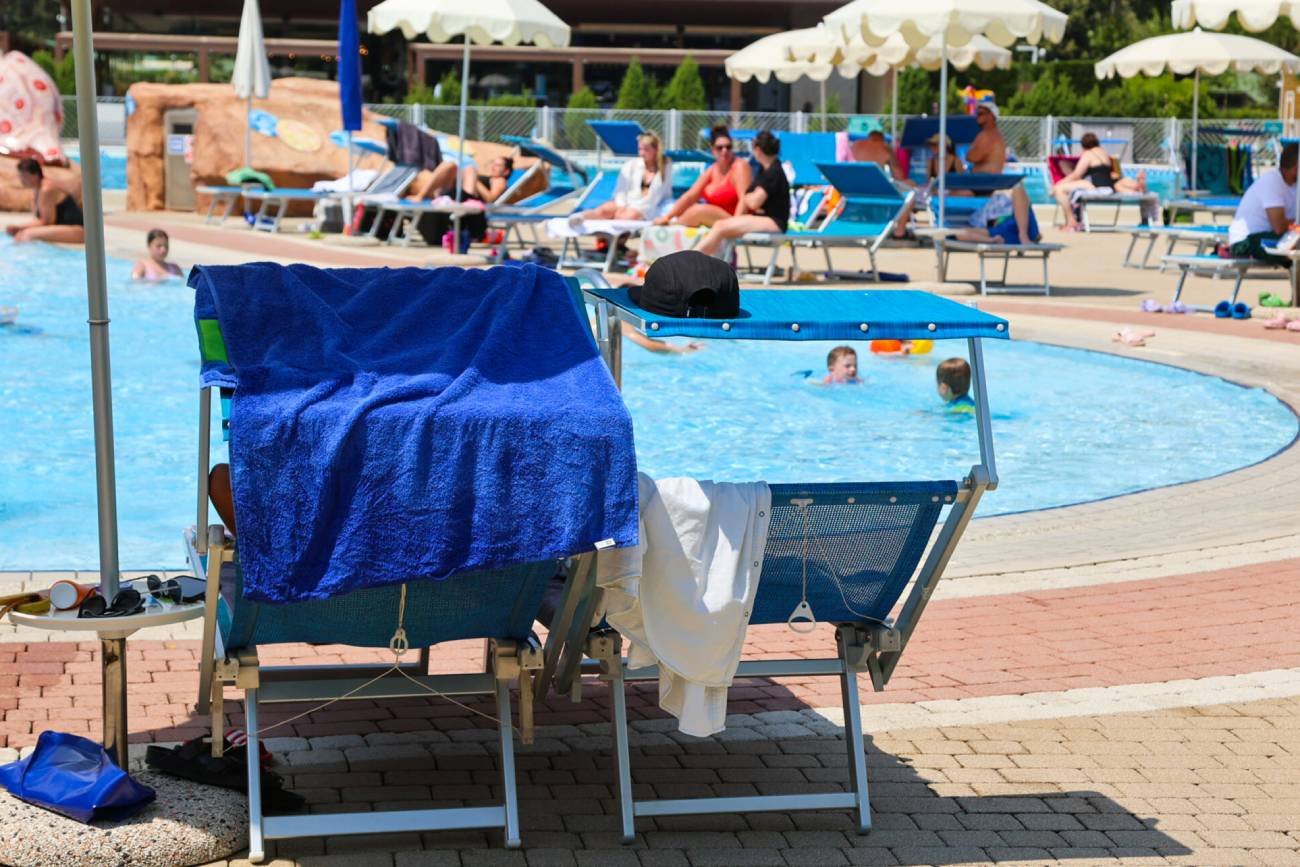 Oto prawdziwa zmora na all inclusive. O co chodzi z dziećmi z ręcznikami na głowie
