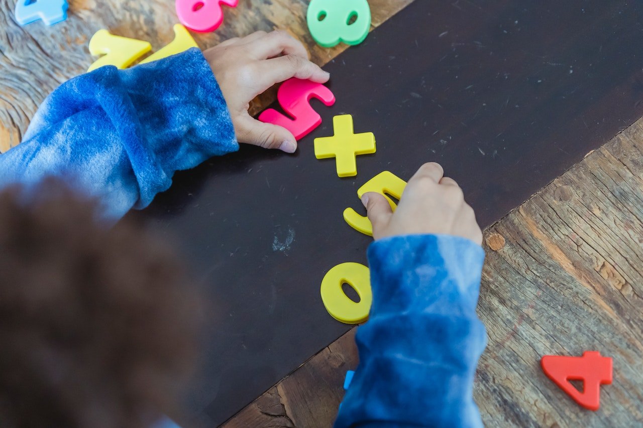 Zagadki matematyczne dla dzieci. Trudne, śmieszne łamigłówki matematyczne