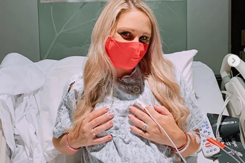 Młoda mama umieściła tabliczkę: "strefa bez karmienia piersią". Miała ku temu ważny powód