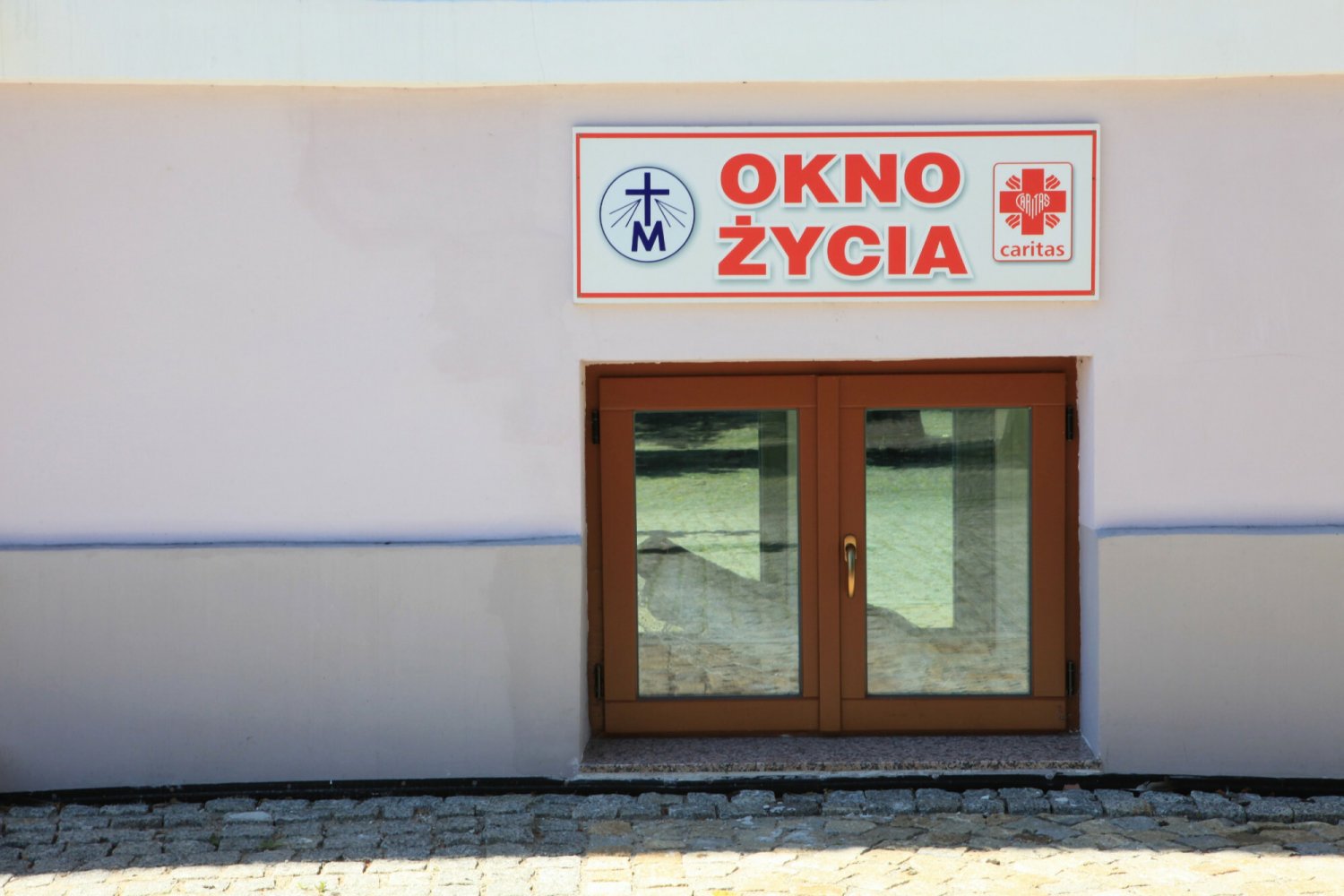 Niemowlę zostawione w płockim oknie życia