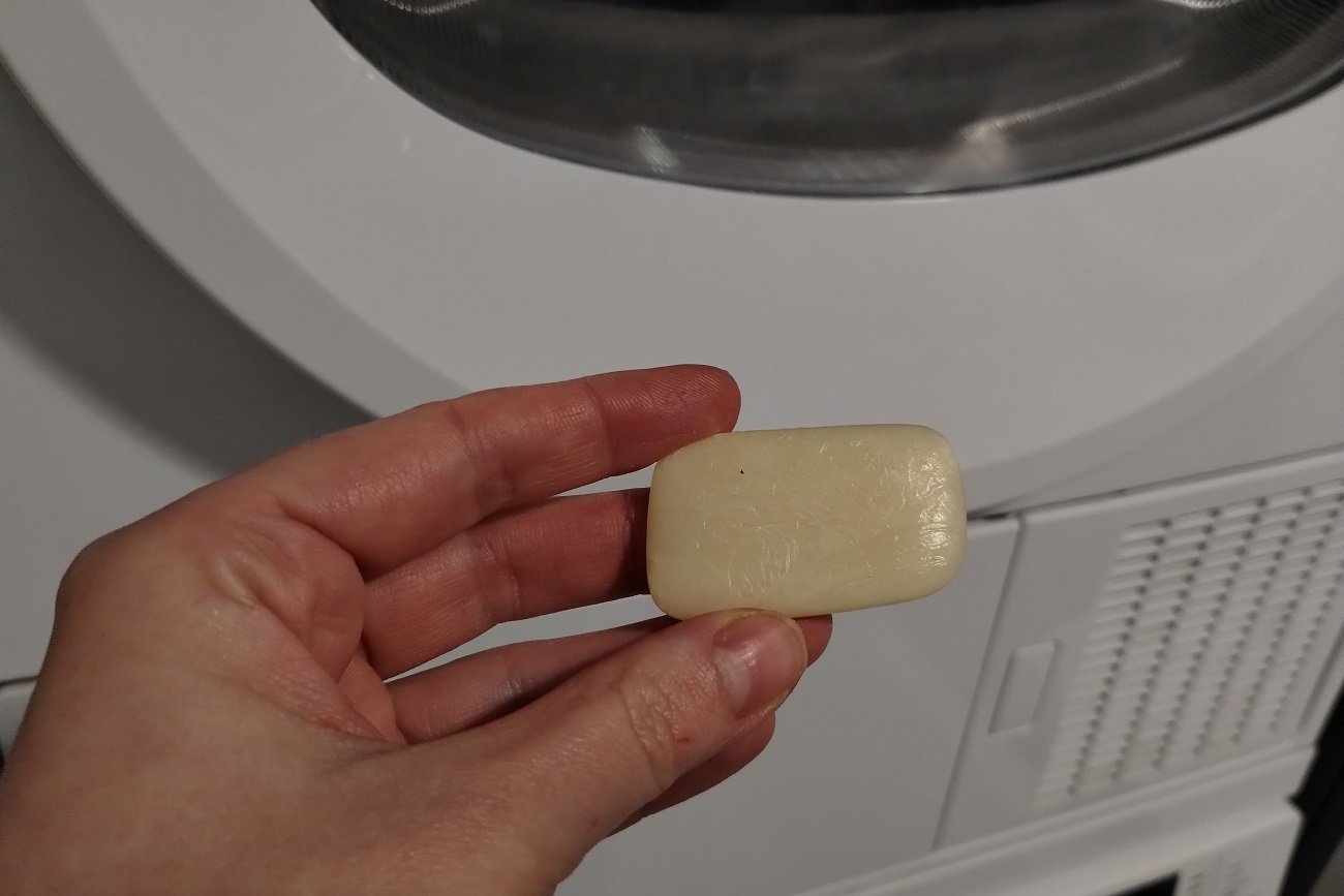 Mydełko doskonale radzi sobie ze wszystkimi plamami.