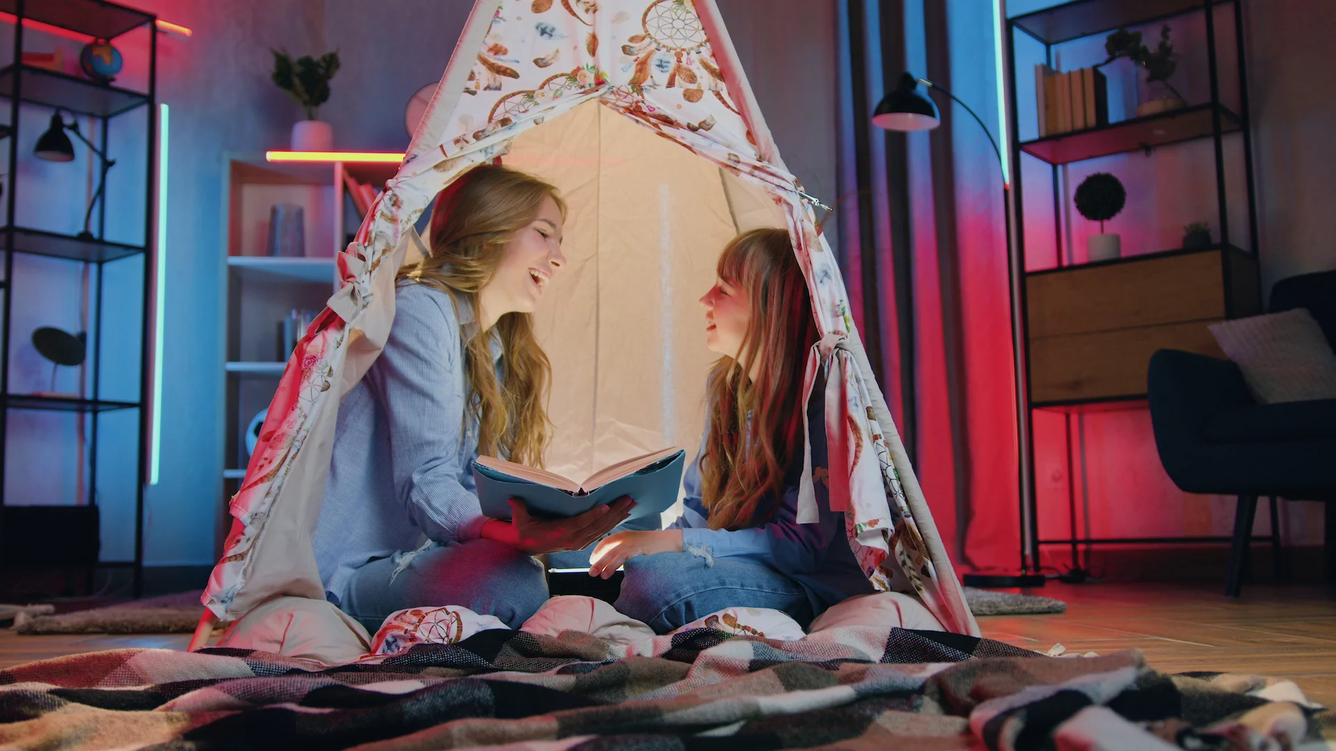 mama z córką w namiocie mama z córką