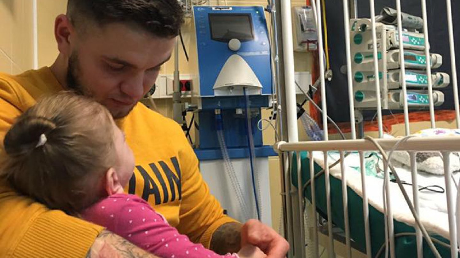 Hania, przez błąd przy in vitro, przyszła na świat z wieloma wadami genetycznymi
