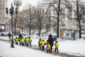 Nauczycielka zaprosiła rodziców na występy przedszkolaków