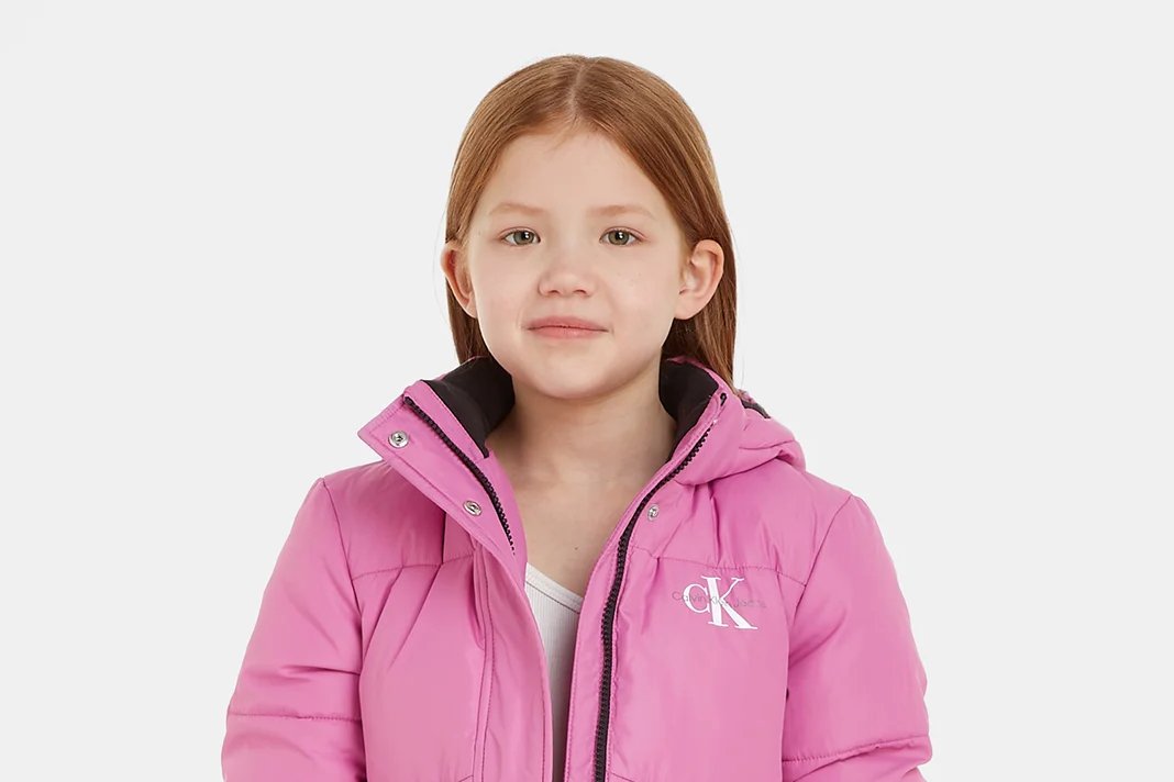 Black Friday to wyśmienita okazja, by poszerzyć dziecięcą garderobę o topowe kurtki, koszulki i obuwie. Jak co roku "mocną" ofertę dla dzieci i młodzieży przygotowały sklepy eobuwie.pl i MODIVO. Oto 5 propozycji od multibrandów z odzieżą i butami.