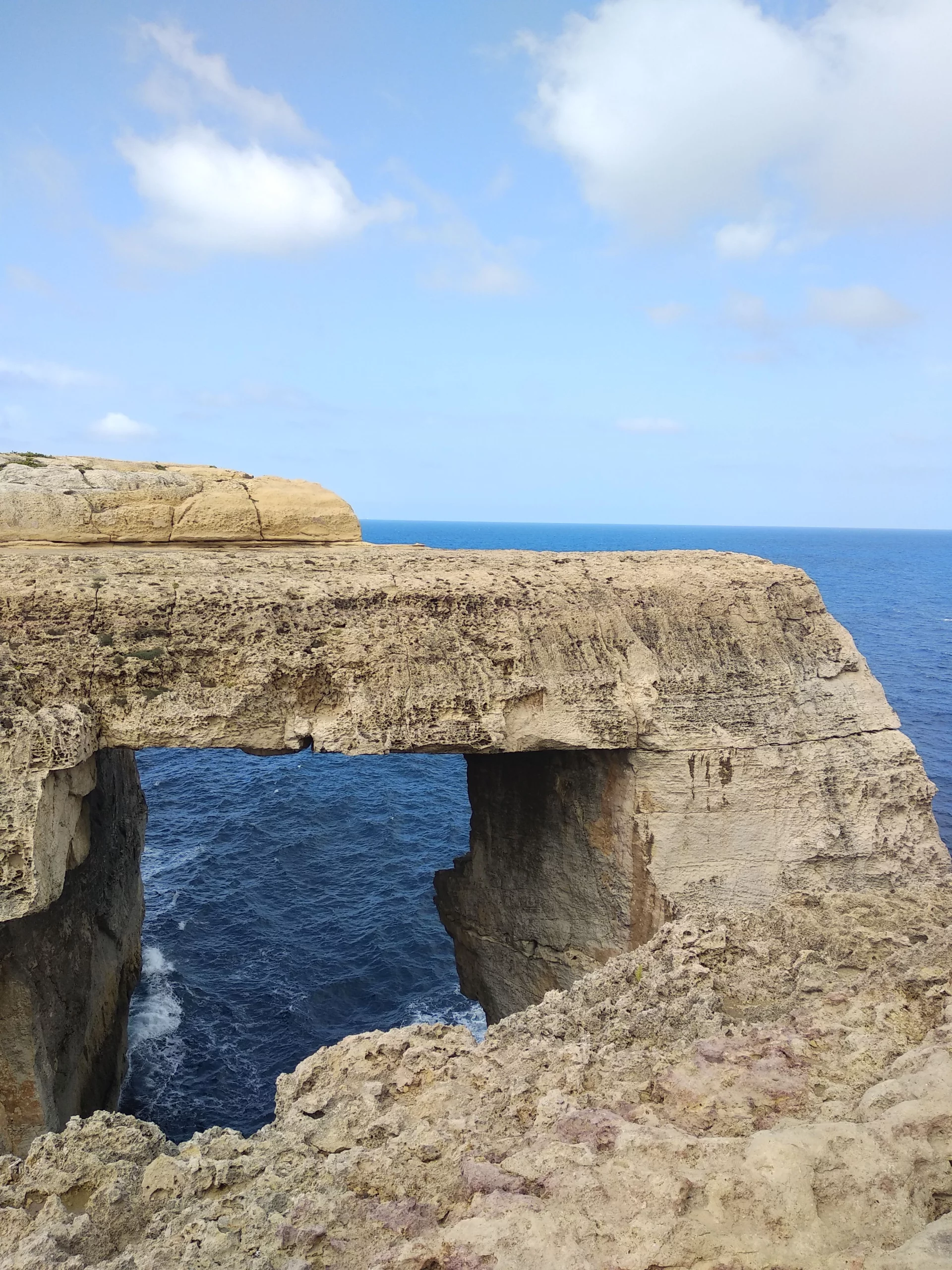 Oto on! Naturalny wapienny łuk na północno-zachodnim wybrzeżu Gozo