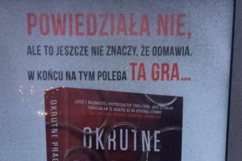 Reklama, która wisi na przystankach, szkodzi kobietom. Nikt się tym jednak nie przejmuje