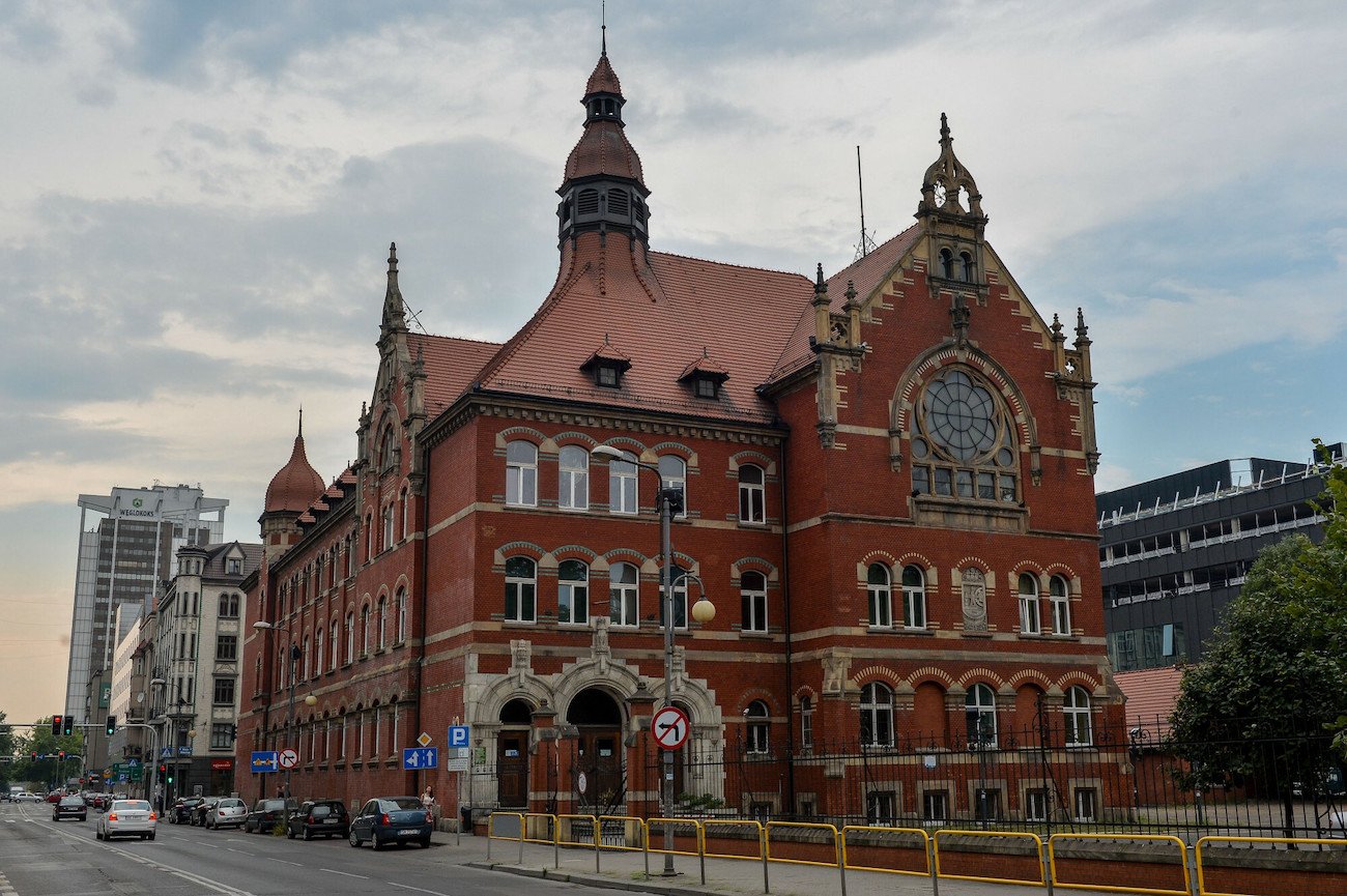 Uczeń III Liceum Ogólnokształcącego im. Adama Mickiewicza w Katowicach groził, że przyniesie do szkoły broń i "zrobi porządek"