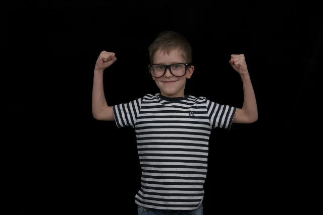Fot. Pixabay / [url=https://pixabay.com/en/kid-boy-glasses-fun-joy-388527/]elementus[/url] / [url=https://pixabay.com/en/service/terms/#download_terms]CC0 Public Domain[/url]
