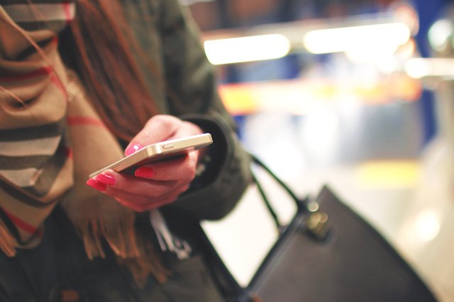 Fot. Pexels / [url=https://www.pexels.com/photo/fashion-person-woman-hand-4970/]jeshoots.com[/url] / [url=https://www.pexels.com/photo-license/]CC[/url]
