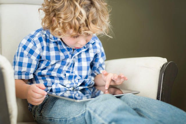 Tablety to obecnie jedne z najpopularniejszych zabawek. Dzieci wolą je od lalek czy klocków