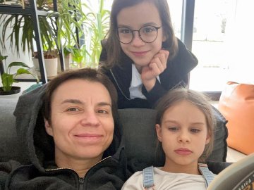 Magdalena Mikołajczyk, autorka bloga Matko Jedyna z córkami Nataszą i Zoją.