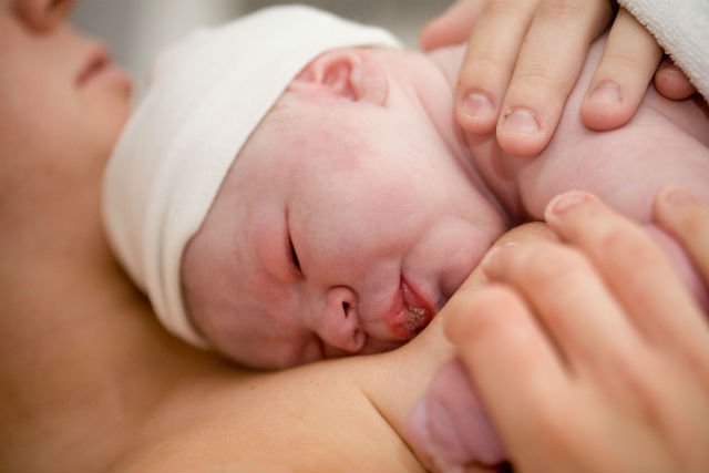 Kobieta po porodzie potrzebuje spokoju i czasu wyłacznie dla siebie i dziecka.