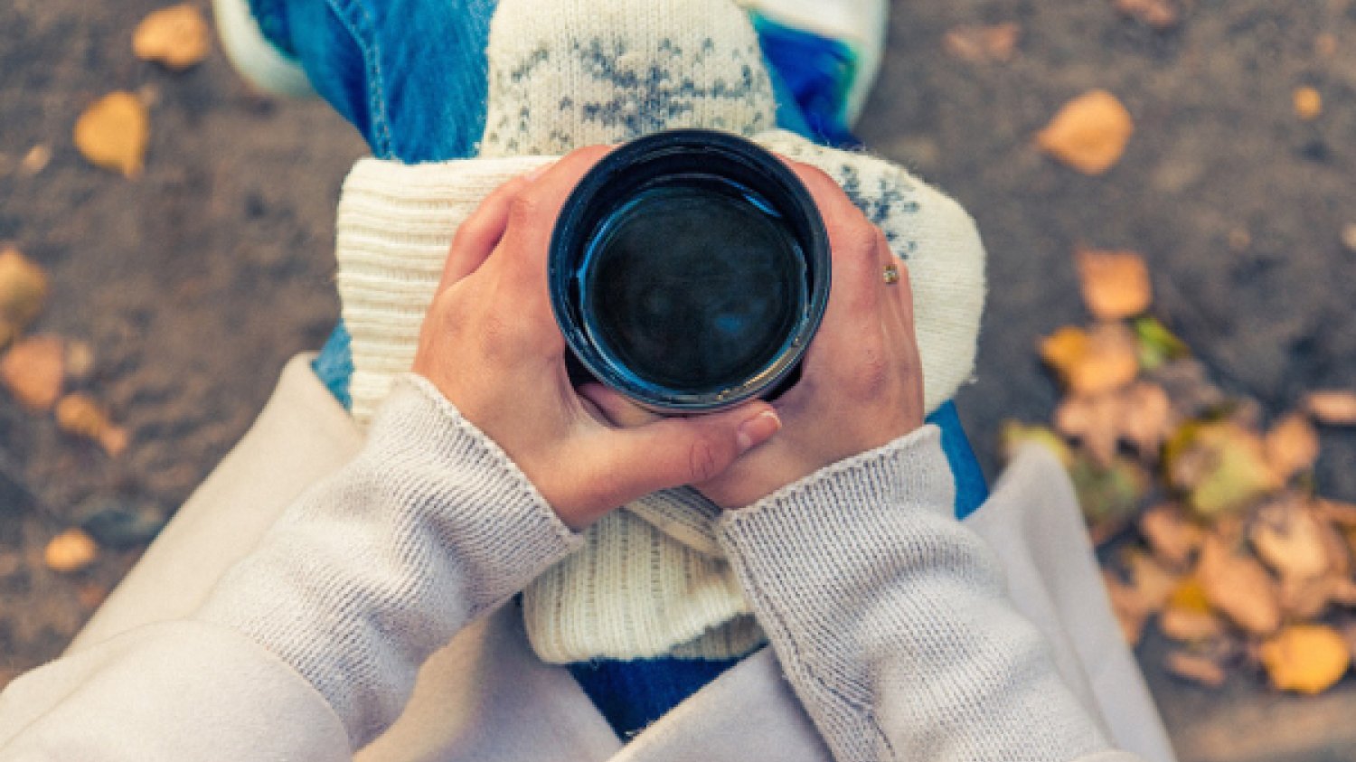 Fot. Pixabay / [url=https://pixabay.com/en/cup-beverage-hands-holding-drink-1031774/]Unsplash[/url]/[url=https://pixabay.com/en/service/terms/#usage]CC0 Public Domain[/url]