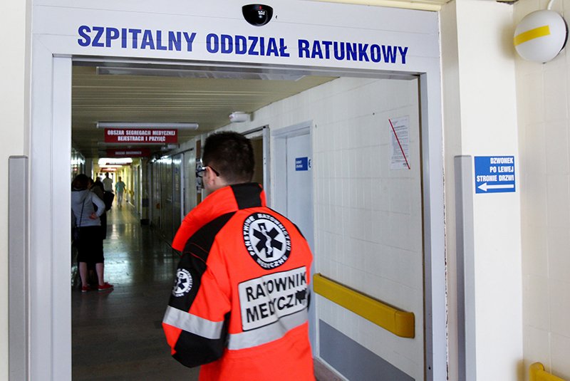 Kuba ma 18 lat i jest ratownikiem w szpitalu covidowym. Ma ważny apel