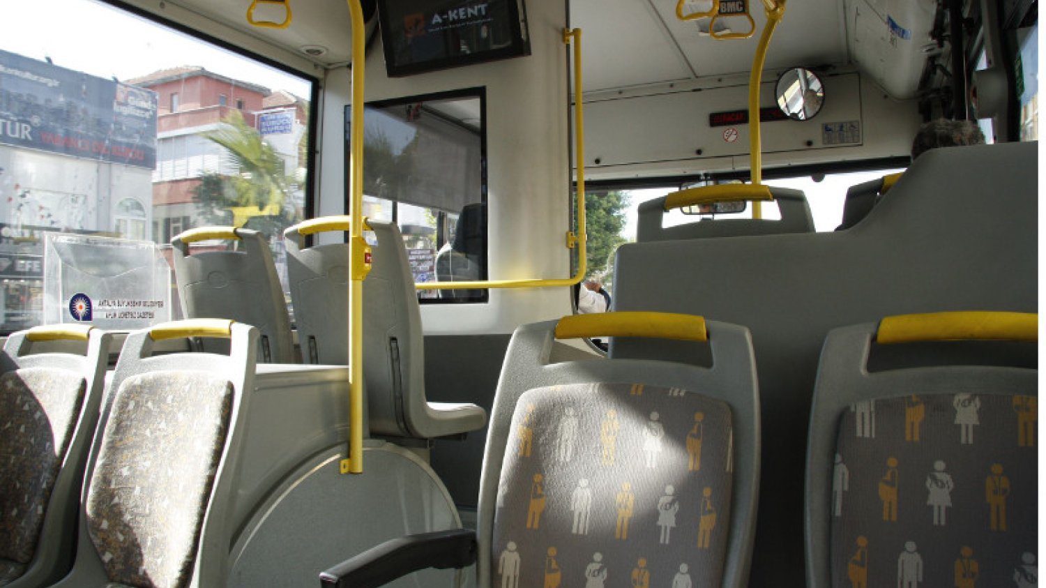 Dlaczego ludzie nie ustępują ciężarnej miejsca w autobusie, zwłaszcza, gdy z jakichś powodów o to prosi?